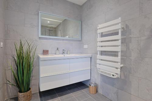a bathroom with a white sink and a mirror at Le Ciné Lodge Provence in Flassans-sur-Issole