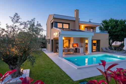 Villa Elena by Briskva