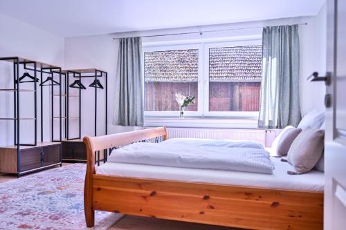 เตียงในห้องที่ Hof Elisabeth AusZeit am Küppel & Bright-Collection