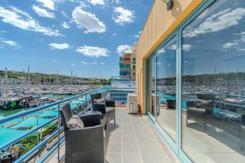 Stylish Marina Bungalow, 2 Bedrooms, Pool Access