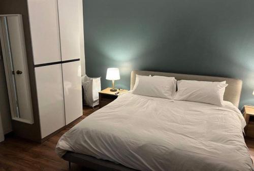a bedroom with a white bed and a white closet at Suvannee guesthouse in Ban Khlong Hua Sakae
