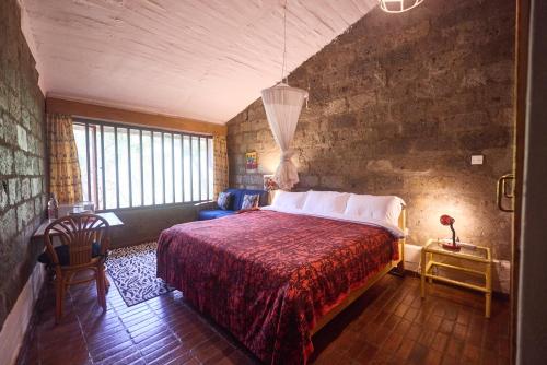 a bedroom with a large bed in a room at Villa Rock Stop Falls Gigiri in Nairobi