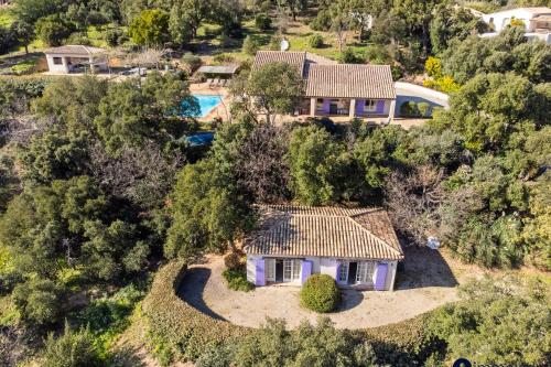 Air-conditioned villa with swimming pool