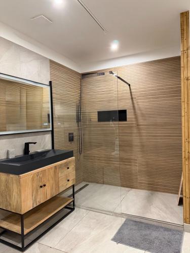 a bathroom with a sink and a shower at Instant Charnel Sauna et Jacuzzi Privatif in Istres