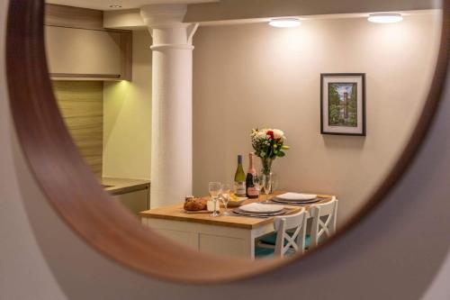 ChocoLets - The Kitkat Suite photo 26