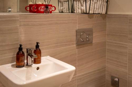 ChocoLets - The Kitkat Suite photo 47