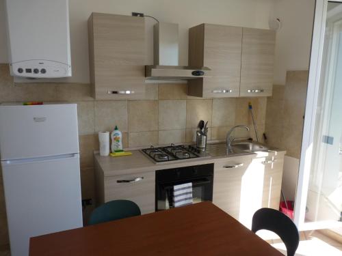 Η κουζίνα ή μικρή κουζίνα στο Residence Doral