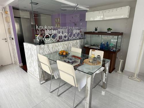 Habitación privada con Baño en un moderno y céntrico Atico en Ciutat Vella