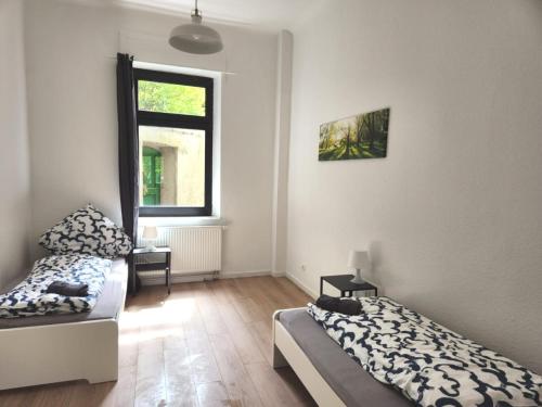 a bedroom with two beds and a window at ST10-12 Monteurwohnung in Stolberg in Binsfeldhammer