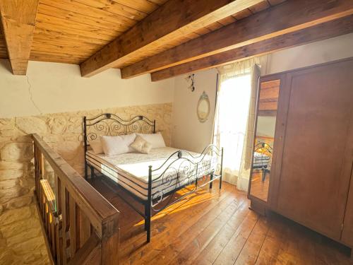 a bedroom with a metal bed in a room at B&B Mairè in Scicli