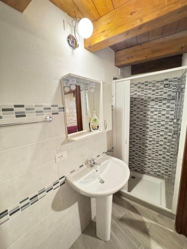 a bathroom with a sink and a shower at B&B Mairè in Scicli