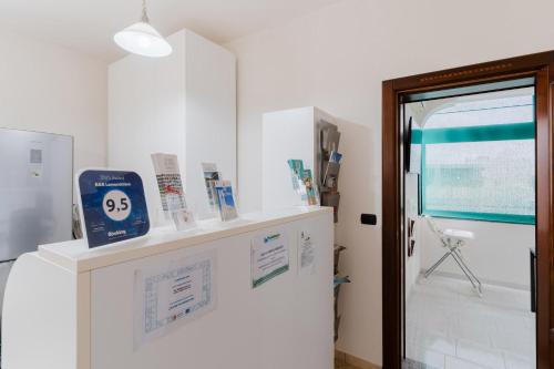 a white room with a bathroom with a bath tub at Lamendolara B&B in Specchia