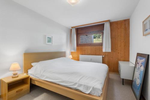 Gemeaux 205 sur la place du Village a Anzere avec vue sur les Alpes