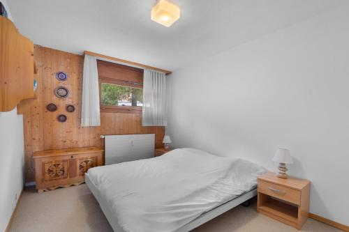 Gemeaux 205 sur la place du Village a Anzere avec vue sur les Alpes