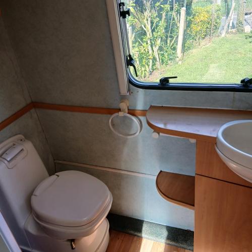 a small bathroom with a toilet and a sink at CaraCaux in Le Torp-Mesnil