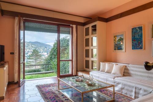 a living room with a couch and a glass table at Villa Chichizola in Rapallo