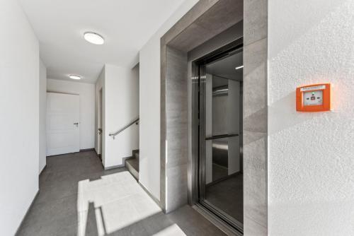 a hallway of a building with a glass door at BohnApartments Dümmer See Suites, Top Lage 350 m zum See, Balkon, WLAN, Parkplatz in Lembruch