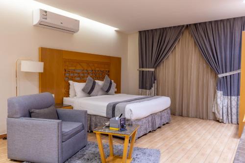 a hotel room with a large bed and a couch at Al Muhaidb Residence Al Malaz 4 - Economic in Riyadh