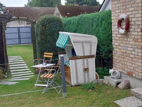 a table and chairs and an umbrella in a yard at Windrose in Korswandt