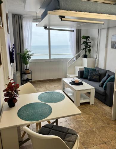 Estudio en primera línea de mar