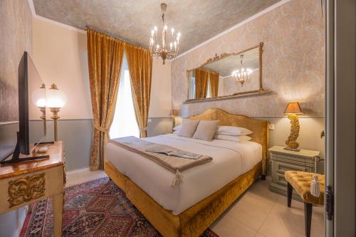 a bedroom with a large bed and a mirror at Corte Realdi Suites Arena Verona in Verona