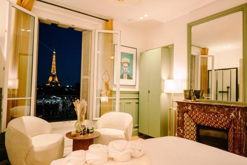2P Studio - Eiffel Tower View - Romantic Suite-A-C
