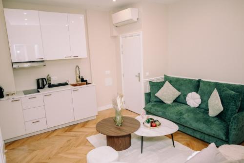 4P-1BR - Eiffel Tower View - Fully Renovated - A-C