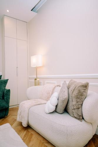 4P-1BR - Eiffel Tower View - Fully Renovated - A-C