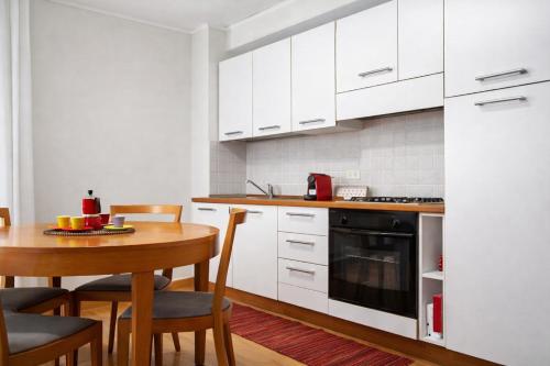 Peaceful apartment in piazza Venezia's alleys