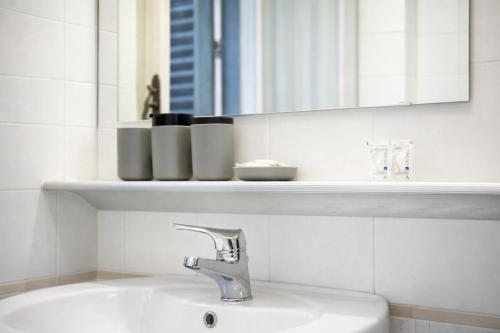 Peaceful apartment in piazza Venezia's alleys