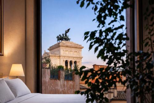 Peaceful apartment in piazza Venezia's alleys