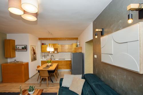 L Apartment