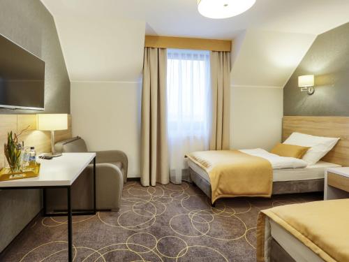 Postel nebo postele na pokoji v ubytování Hotel Antek