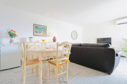 Le Poincaré - Apt 4 prs - clim - 300 m mer