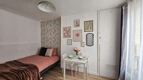 Cozy little Parisian nest, perfect for 2 people