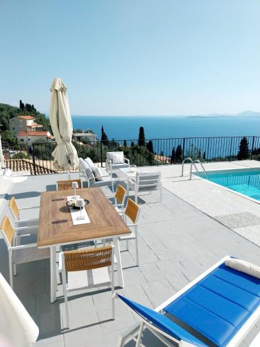 Apartment Zeus with private pool and sea view