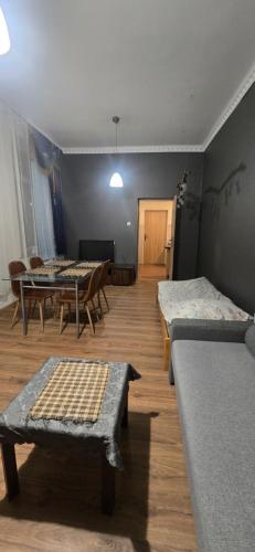 a room with two beds and a table and chairs at Apartament w Centrum Ząbkowic Śląskich z Dwoma Sypialniami in Ząbkowice Śląskie