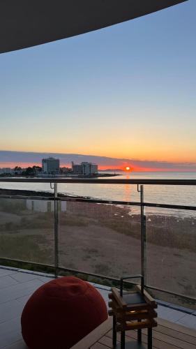 Upscale 3 bedroom front line sea with sunset view