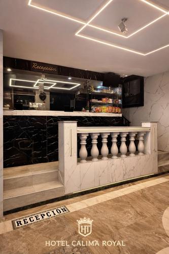 a kitchen with a counter in a hotel lobby at Hotel calima royal in Cali