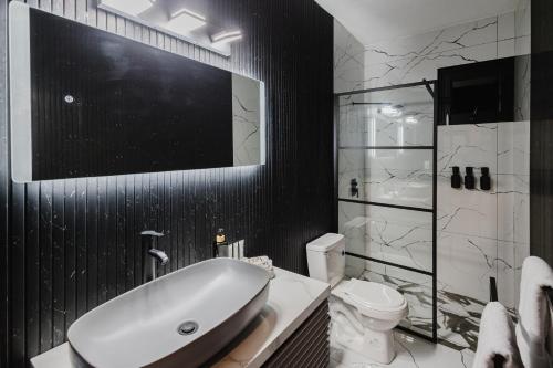 a black and white bathroom with a tub and a toilet at 623 Boquerón Villas in Boqueron