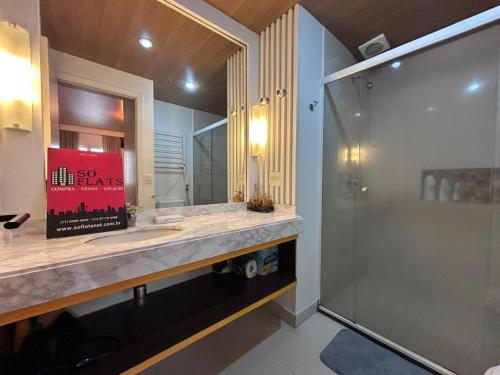 a bathroom with a large sink and a shower at Flat de Luxo no Quality Hotel no coração de Alphaville in Barueri