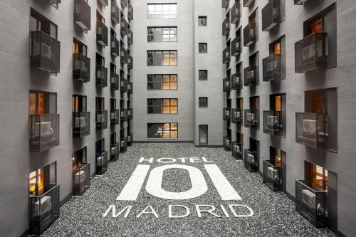 Hotel101 - Madrid — Inner courtyard view