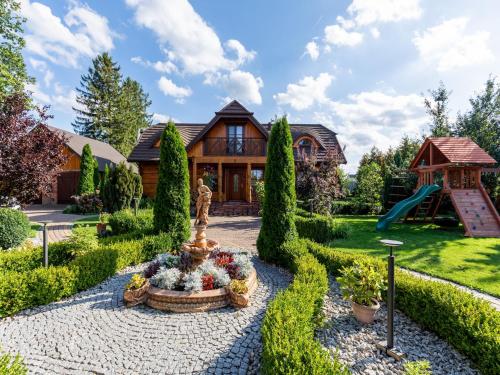 Large, comfortable holiday villa with a garden