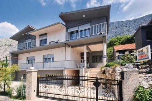 Family friendly house with a swimming pool Omis - 25197