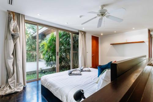 a bedroom with a bed and a large window at V302 Exclusive Seaview 7BR Infinity Pool Villa in Por Bay