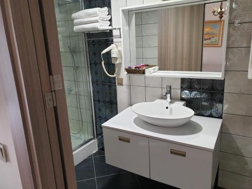 Ett badrum på Dab Hotel