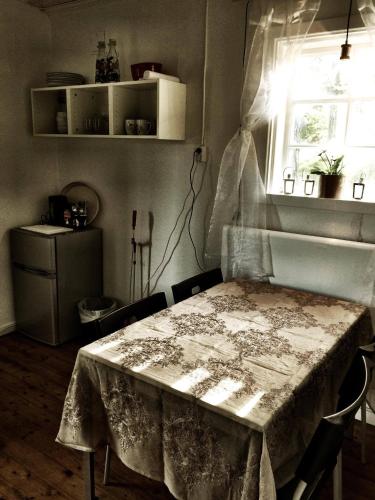 a room with a table with chairs and a window at STF Hostel Lärbro/Grannen in Lärbro