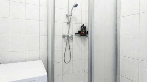Stylish 1BR City Apartment for 5, Great Location