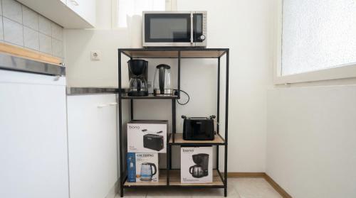 Stylish 1BR City Apartment for 5, Great Location