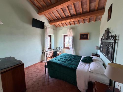 a bedroom with a green bed in a room at Colle dei Falchi in Fermo